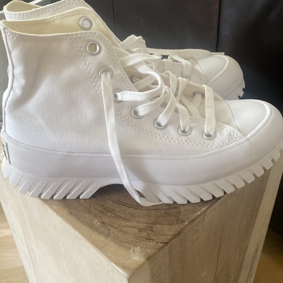 Like new Converse Chuck Taylor Lugged HighTops Sneakers - Picture 8 of 15